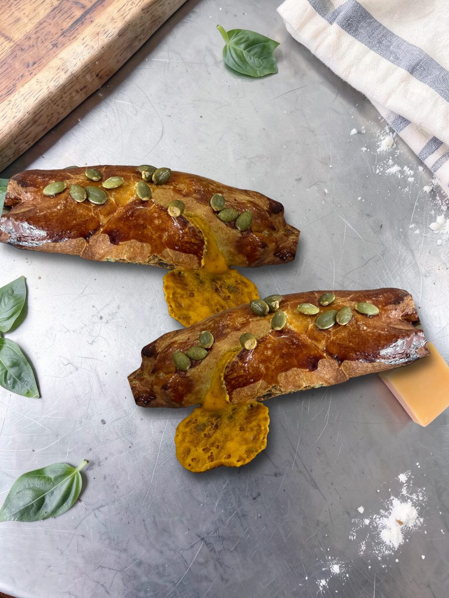 Pesto cheddar çörek